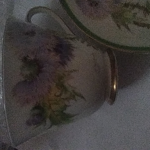 Royal doulton tea cup saucer  glamis thistle home of queen elizabeth. Signed . - Picture 2 of 4